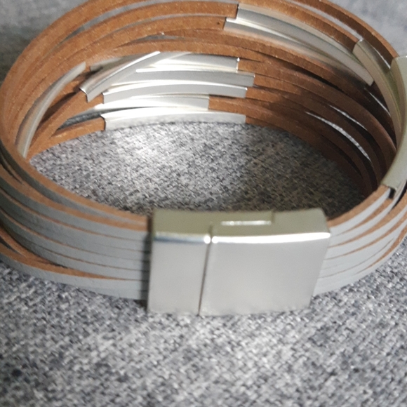 💫3/$15!💫 Wrap bracelet with magnetic clasp - Picture 3 of 4